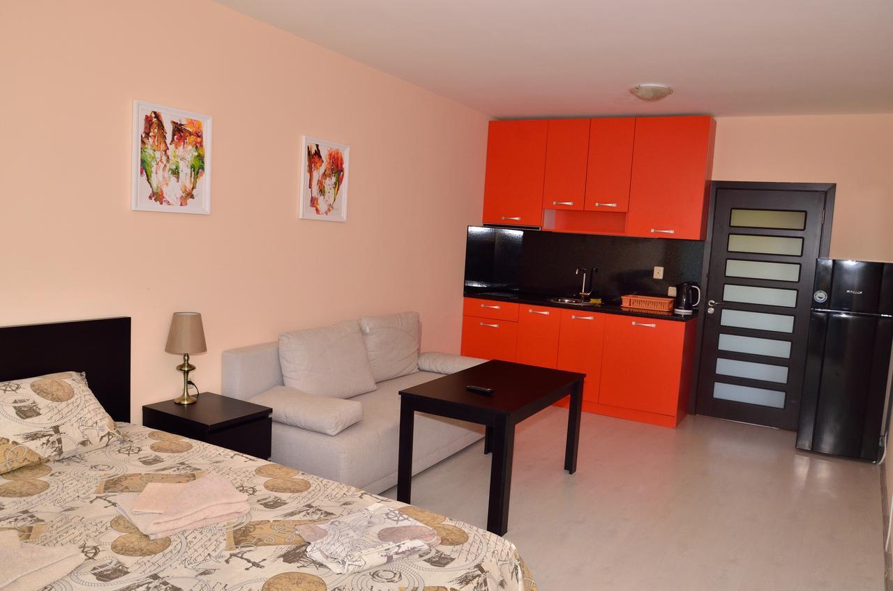 Club Priz Aparthotel Primorsko Bagian luar foto