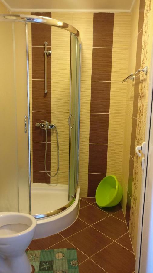 Club Priz Aparthotel Primorsko Bagian luar foto