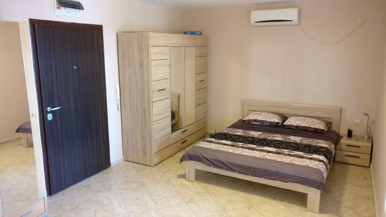 Club Priz Aparthotel Primorsko Bagian luar foto